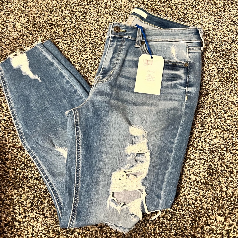 NWT Women’s Distressed Jeans • More info on tags